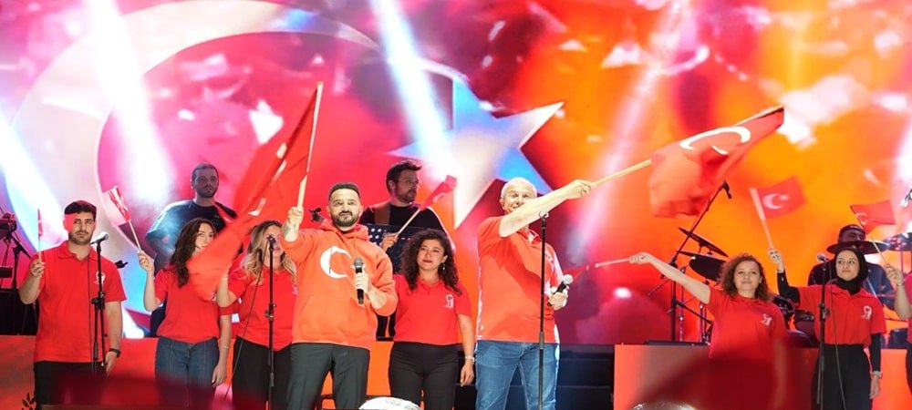 GÖKHAN ÖZEN damgasını vurdu || 60 bin kişilik Alanya'da 19 Mayıs coşkusu