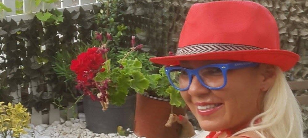 ÜNLÜ YAZAR ÜLKÜ GÖZEN STEWART'TAN YENİ KİTAP ''NESRİN'İN HAMAM BÖCEKLERİ''