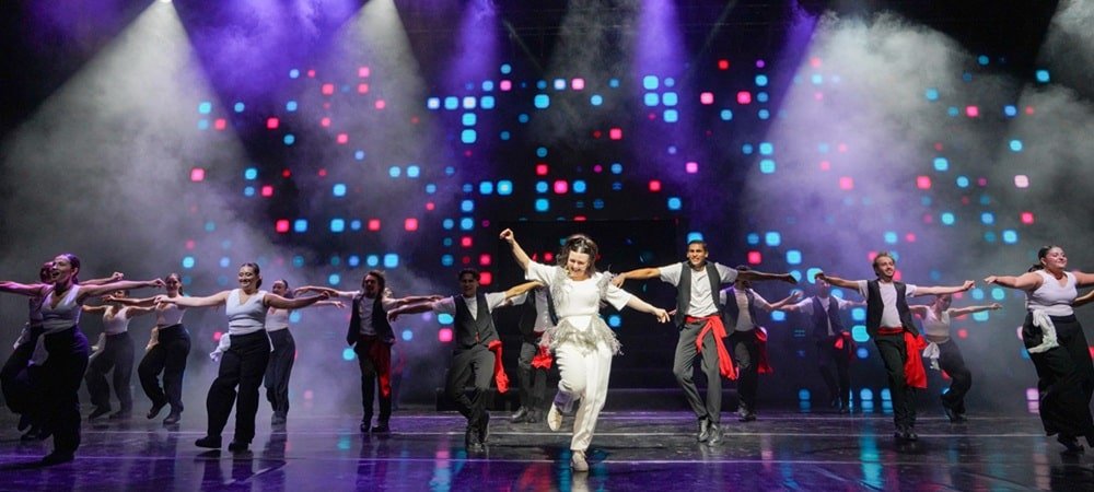 Yasemin Sakallıoğlu Harbiye Açık Hava’da kahkaha tufanı estirdi