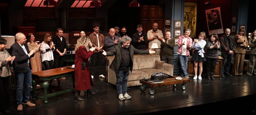 PULITZER ÖDÜLLÜ DONALD MARGULIES’İN USTALIK ESERİ“ÖYLECE DURUR ZAMAN” SEYİRCİYLE BULUŞTU