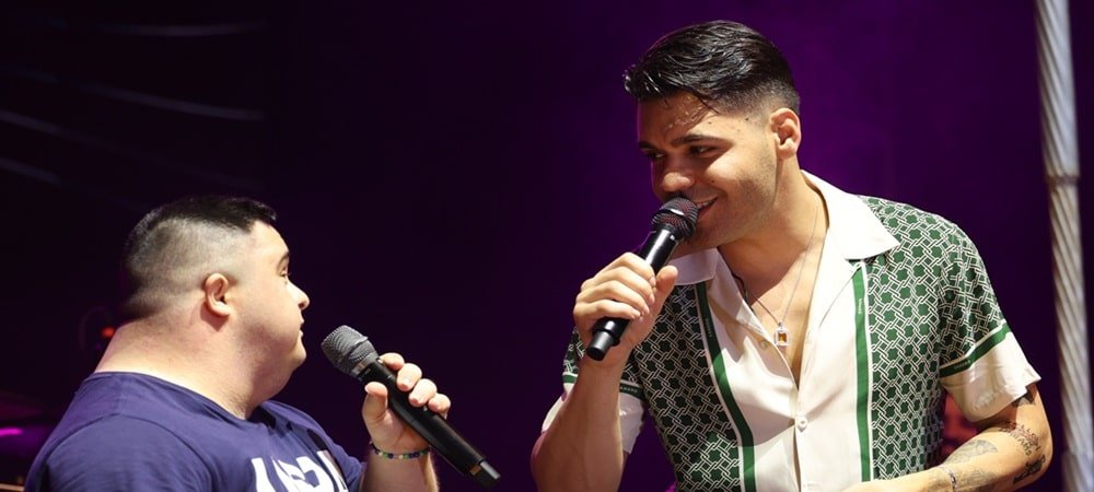 Emir Can İğrek’ten İki Konserde Minik Hayranlarına Sürpriz 