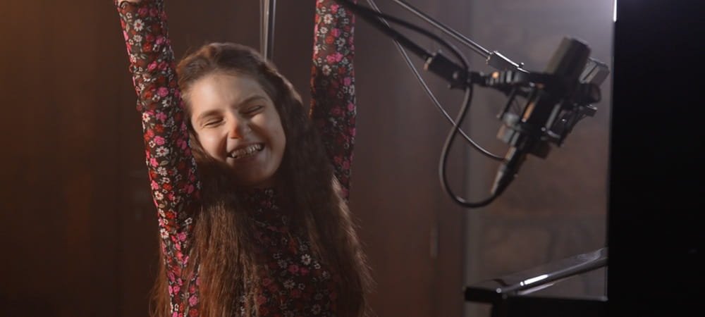 İPEK NİSA GÖKER’DEN YENİ EP: “YILDIZ TOZU” 23 NİSAN’DA GTR MÜZİK ETİKETİYLE YAYINDA