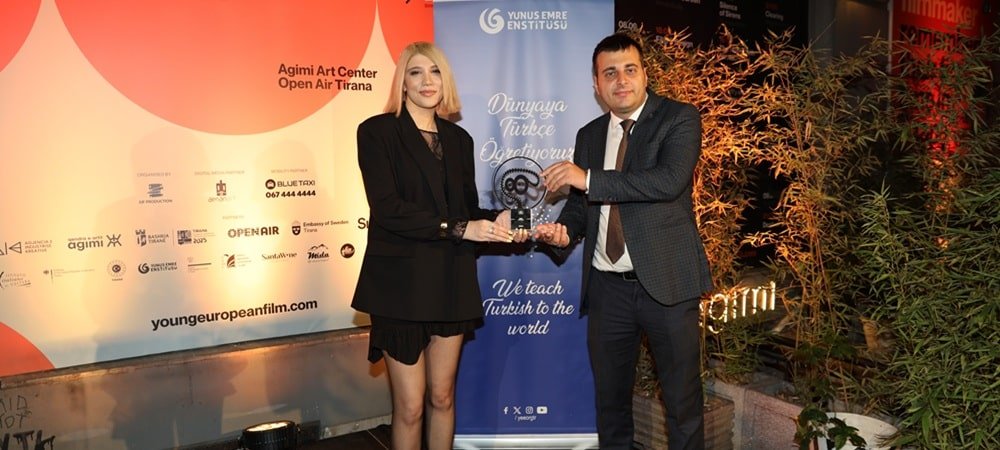 Adresi Olmayan Ev Filmine Tiran'dan Ödül